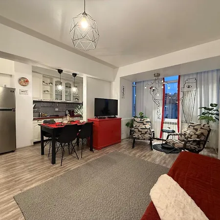 Cozy Center Apartment *