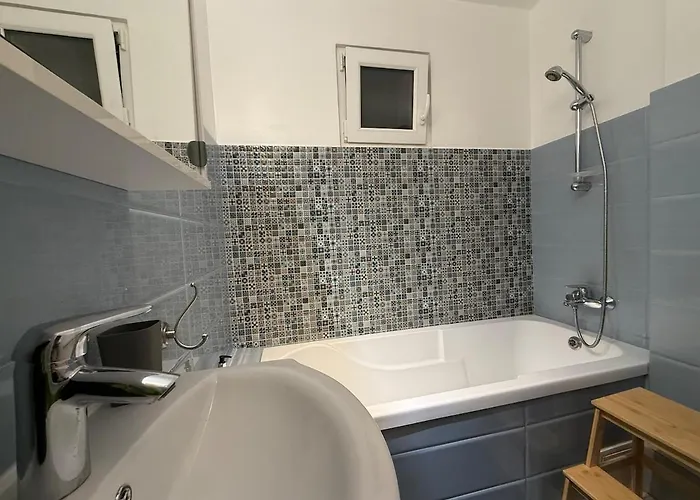 Cozy Center Apartment